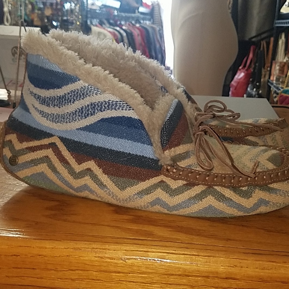UGG Slippers Moccasins Size 11